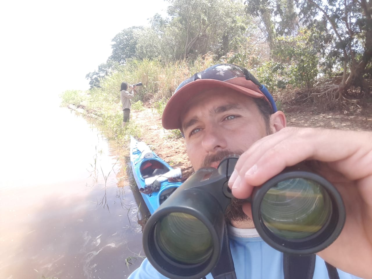 En busca de aves y peces, en una bajante histórica del Paraná