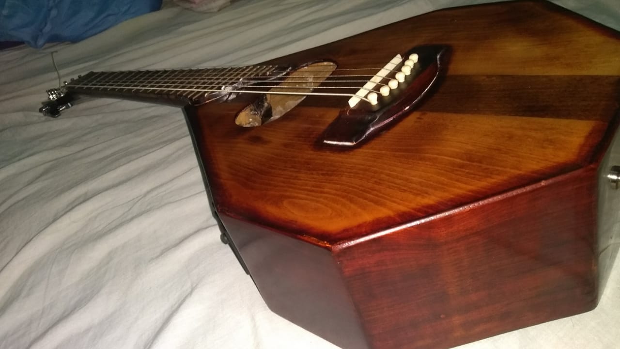 Vida de luthier: nacen guitarras en Paso de los Libres